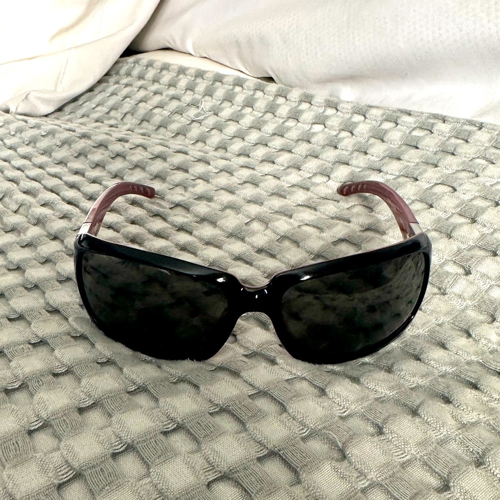 Isabela Costa sunglasses like new.